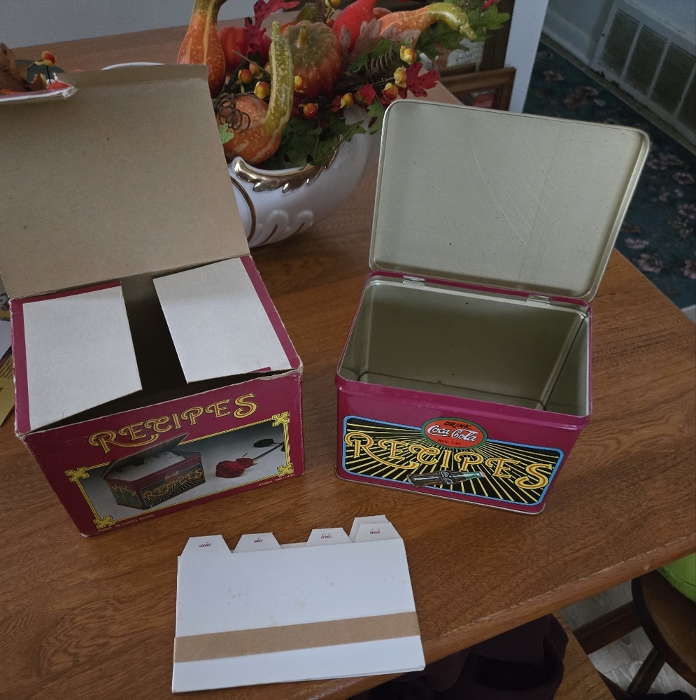 Coca Cola Vintage  Metal Recipe Organizer Container Storage Decor Lid Hinge